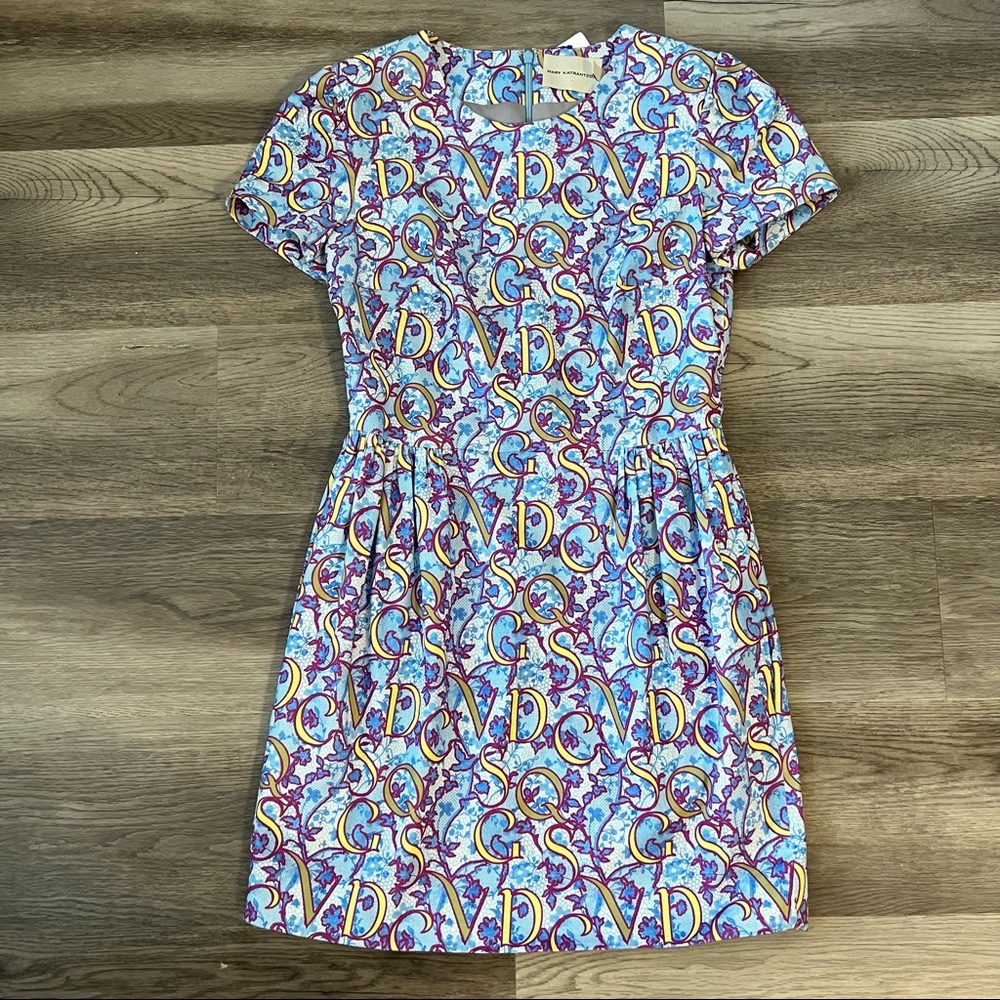 NEW Mary Katrantzou Liv Dress Mini Alphabet Bable Cap Sleeve Letters Blue Lace 6